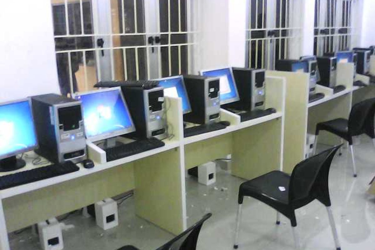 MMF Donates 20 Computer System Units to Queens College (4)